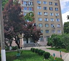 Продам большую комнату в семейном общ. в центре возле ЯНа. Торг