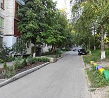 Продам 3-комн. 4/5 - 102 серия, коммуна Чореску