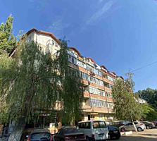 Spre vinzare apartament cu 2 odai + living in sect. Botanica, str. ...