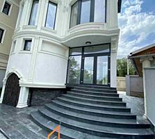 Vă propunem acest Townhouse în 4 nivele cu suprafața totală de 285 ...
