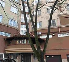 Îți prezentăm spre vânzare apartament cu 2 camere + living, amplasat .
