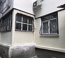 Locuinta confortabila si bine iluminata! Situata în centrul str. ...