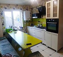 Отличный дом для большой семьи, практически на Кировском. Торг.