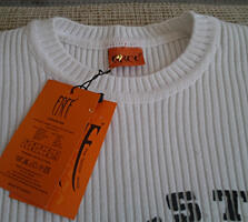 Новый свитер белый Турция, 50% шерсть. Отличное качество.