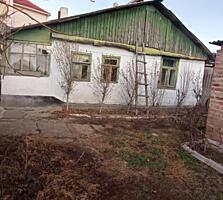 Продам небольшой крепенький домик в жилом состоянии