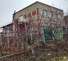 2 дома на 18 сотках земли, в Слободзейском р-не, г-к. Первомайск