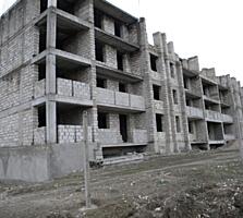 Яловены Центр 4000кв/м 5-ти эт. зд. на 60 кв. +32 сот. Док. обновлена!