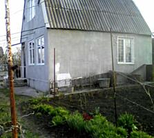 К продаже предлагается двухэтажный дом. На первом этаже веранда-кухня