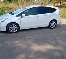 Toyota Prius V - солидный и экономный автомобиль