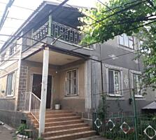 Продается большой ,теплый дом в центре с. Красноселка. Трехуровневый .