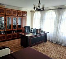Продается трехэтажный дом в Александровке общей площадью 350 кв.м. на 