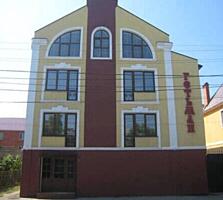Продам дом 4 уровня 625 кв. м на Дмитрия Донского, фасад. 10 больших .