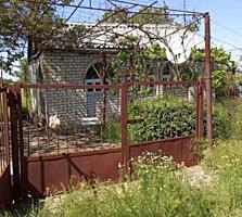 Продам летний дом в Одесской обл. Участок 12 соток правильной формы. .