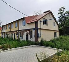 Продаётся таунхаус в пгт Великодолинское. 2 этажа, общей площадью 120