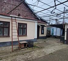 Продаётся Дом в жилом состоянии, 2 гаража, стяжка во дворе. Торг