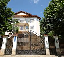 Vânzare, casă, 3 nivele, 14 camere, strada Independenței, Bălți