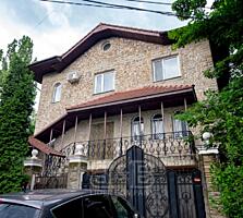 Spre vânzare vă propunem casă amplasată într-o zonă reușită din...
