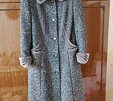 Новое женское драповое пальто 48 размера
