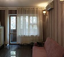 Продам 3-комнатную на Семинарской с евроремонтом и мебелью.