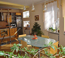 Продается 3-х этажный дом по ул. Дача Ковалевского (Золотой берег). ..