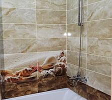 С современным ремонтом в современном доме.