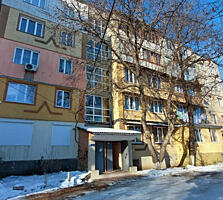 Apartament cu 3 camere separate, încălzire autonomă, centru Strășeni
