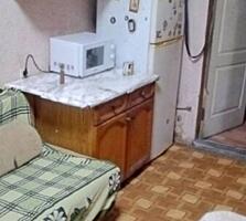 Продам комнату в коммуне на Леси Украинки. В квартире пять комнат,два 