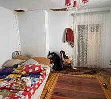 Продается дом в ПАРКАНАХ 6 соток земли 47 кв. м требует ремонта