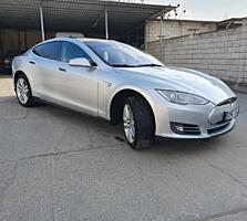 Tesla Model S P85 2013 год, МД регистрация!
