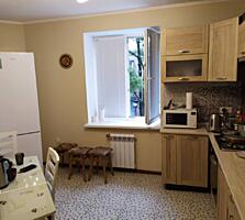 Уютная, благоустроенная квартира в доме типа сталинка с окнами в ...