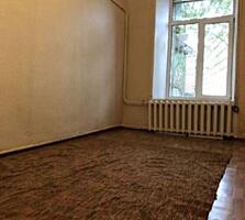 Продается двухкомнатная квартира на улице Серова. Расположена в двух .