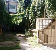 Продам две комнаты в коммуне 12,5 м и 27 м в самом центре Одессы на ..