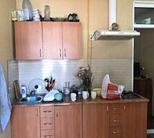Продается двухкомнатная квартира в центре Молдаванки. Комнаты смежные 