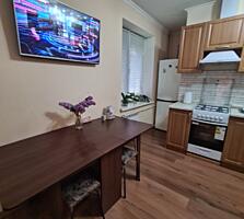 Продается 2-комнатная квартира с кухней-студией, район Правды