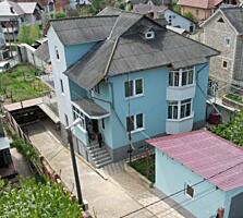 Vând casa de locuit 303 m2, terenul 9 ari, garaj (Chisinau)