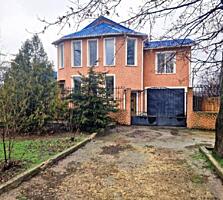 В продаже капитальный просторный двухэтажный дом в с. Малодолинское, .