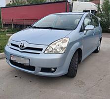 Продам Toyota Corolla Verso 2004 г. в. 1.8 бензин