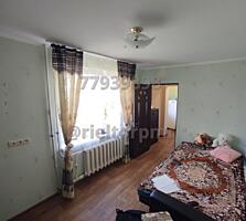 Комната в общежитии с балконом и сан. узлом.