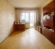 В срочной продаже 1-комнатная средний этаж парк Горького
