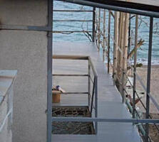 В продаже дача в г. Черноморск. Первая линия от моря. 3 этажа. Балкон 