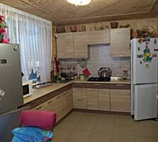 Предлагается к продаже двухэтажный дом в Крыжановке 5 общей площадью .
