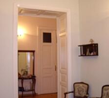 Квартира в историческом доме в тихом дворе, S = 150кв.м. Все комнаты .