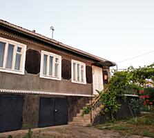 Casa, 20min de la Botanica (trasa Chisinau-Bacioi), 10 ari