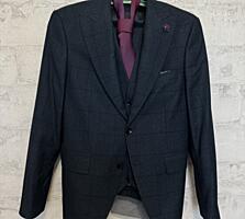 Продам мужской фирменный итальянский костюм Giotelli