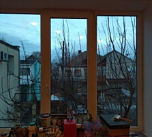 Продаётся 2 - х этажный дом в общем дворе. Улица