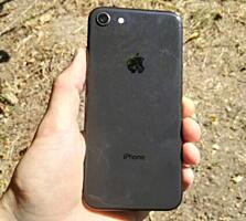 Продам IPhone 8