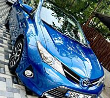 Vind Toyota AURIS 2013