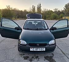 Продам Opel Corsa 1998г. двигатель 1.0, на полном ходу. Сел и поехал.