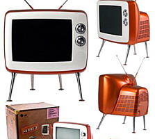 Ретро телевизор LG на ножках.