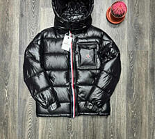 Продам пуховик moncler